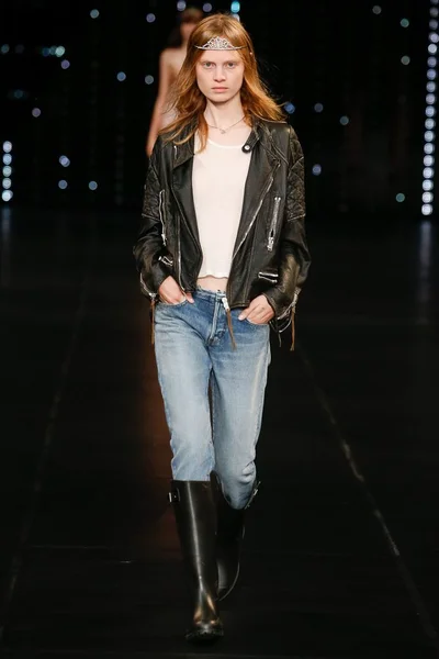 Look 48